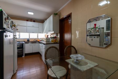 Apartamento para alugar com 146m², 3 quartos e 3 vagas Apartamento para alugar com 146m², 3 quartos e 3 vagasCozinha