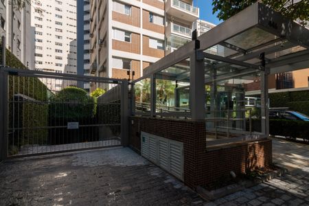 Apartamento para alugar com 146m², 3 quartos e 3 vagas Apartamento para alugar com 146m², 3 quartos e 3 vagasFachada e portaria