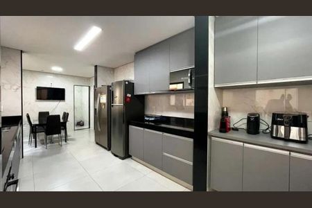 Casa à venda com 271m², 4 quartos e 3 vagas