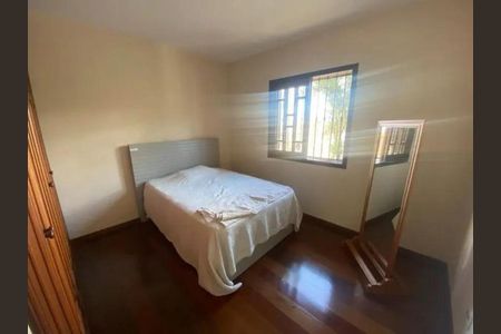 Casa à venda com 271m², 4 quartos e 3 vagas