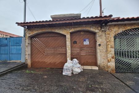 Casa à venda com 232m², 3 quartos e 3 vagasFachada