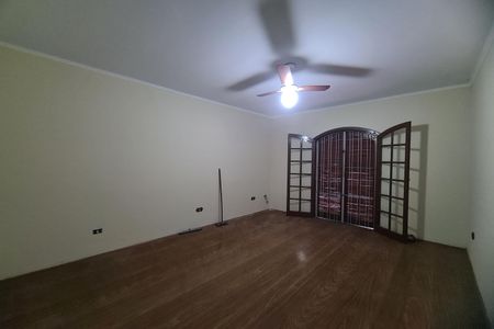 Casa à venda com 232m², 3 quartos e 3 vagasSuíte
