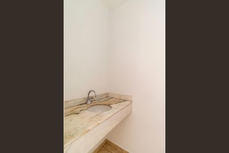 Lavabo de casa de condomínio para alugar com 3 quartos, 115m² em Jardim das Esmeraldas, São Paulo