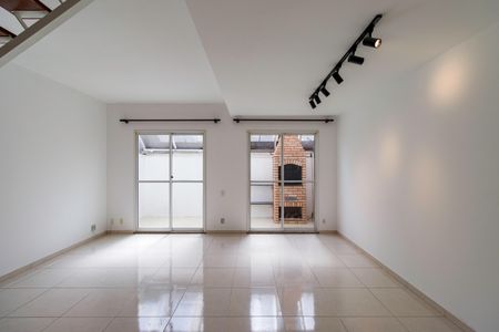 Sala de casa de condomínio para alugar com 3 quartos, 115m² em Jardim das Esmeraldas, São Paulo