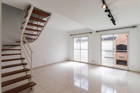 Sala de casa de condomínio para alugar com 3 quartos, 115m² em Jardim das Esmeraldas, São Paulo