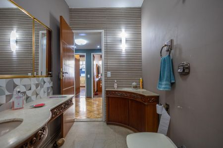 Apartamento à venda com 147m², 4 quartos e 1 vaga Apartamento à venda com 147m², 4 quartos e 1 vagaBanheiro Social