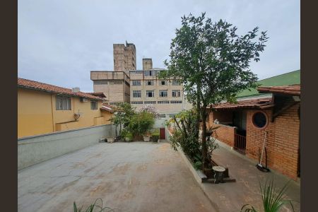 Casa à venda com 280m², 2 quartos e 2 vagas Casa à venda com 280m², 2 quartos e 2 vagasQuintal