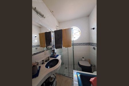 Casa à venda com 280m², 2 quartos e 2 vagas Casa à venda com 280m², 2 quartos e 2 vagasBanheiro