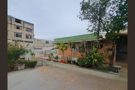 Casa à venda com 280m², 2 quartos e 2 vagas Casa à venda com 280m², 2 quartos e 2 vagasQuintal