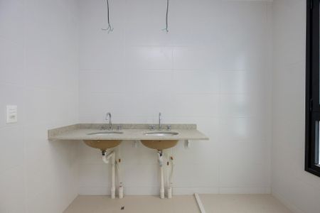 Apartamento à venda com 245m², 4 quartos e 4 vagasBanheiro da Suíte 1