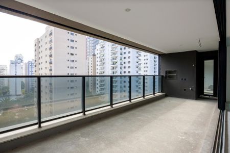 Apartamento à venda com 245m², 4 quartos e 4 vagasVaranda