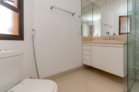 Apartamento à venda com 240m², 3 quartos e 3 vagas Apartamento à venda com 240m², 3 quartos e 3 vagasBanheiro da Suíte 2