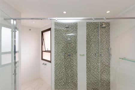 Apartamento à venda com 240m², 3 quartos e 3 vagas Apartamento à venda com 240m², 3 quartos e 3 vagasBanheiro da Suíte 1