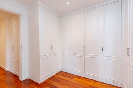 Apartamento à venda com 240m², 3 quartos e 3 vagas Apartamento à venda com 240m², 3 quartos e 3 vagasSuíte 1