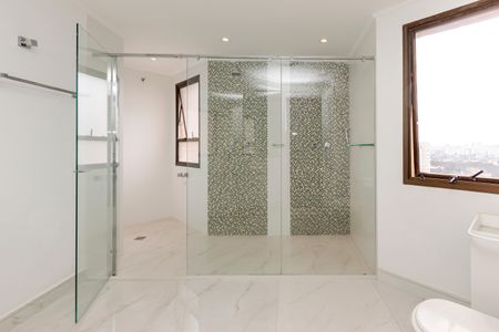 Apartamento à venda com 240m², 3 quartos e 3 vagas Apartamento à venda com 240m², 3 quartos e 3 vagasBanheiro da Suíte 1