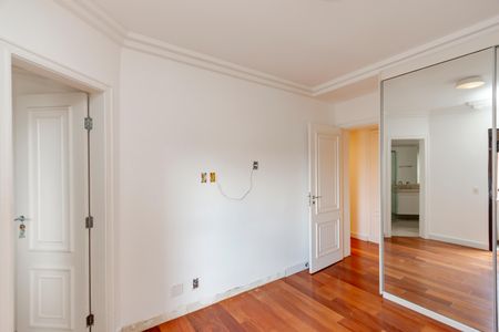 Apartamento à venda com 240m², 3 quartos e 3 vagas Apartamento à venda com 240m², 3 quartos e 3 vagasSuíte 2