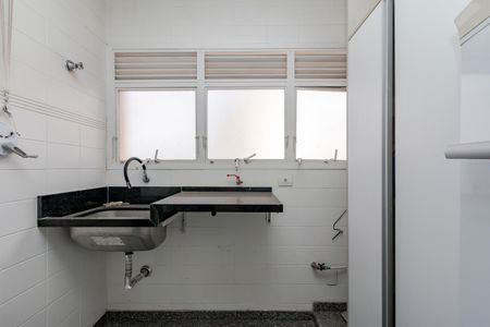 Apartamento à venda com 240m², 3 quartos e 3 vagas Apartamento à venda com 240m², 3 quartos e 3 vagasÁrea de Serviço