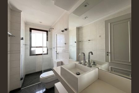 Apartamento à venda com 240m², 3 quartos e 3 vagasBanheiro da Suíte 3