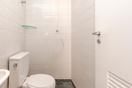 Apartamento à venda com 240m², 3 quartos e 3 vagas Apartamento à venda com 240m², 3 quartos e 3 vagasBanheiro de Serviço