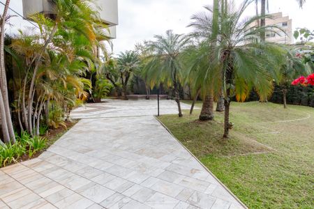 Apartamento à venda com 240m², 3 quartos e 3 vagas Apartamento à venda com 240m², 3 quartos e 3 vagasÁrea Comum