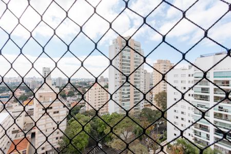 Apartamento à venda com 240m², 3 quartos e 3 vagas Apartamento à venda com 240m², 3 quartos e 3 vagasVaranda da Suíte 2