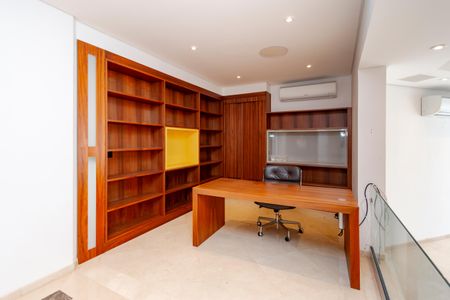 Apartamento à venda com 240m², 3 quartos e 3 vagas Apartamento à venda com 240m², 3 quartos e 3 vagasSala