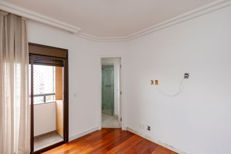 Apartamento à venda com 240m², 3 quartos e 3 vagas Apartamento à venda com 240m², 3 quartos e 3 vagasSuíte 2