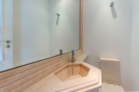 Apartamento à venda com 240m², 3 quartos e 3 vagas Apartamento à venda com 240m², 3 quartos e 3 vagasLavabo