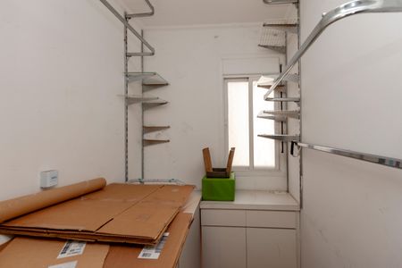 Apartamento à venda com 240m², 3 quartos e 3 vagas Apartamento à venda com 240m², 3 quartos e 3 vagasQuarto de Serviço