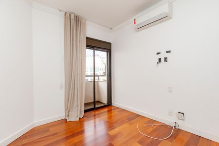 Apartamento à venda com 240m², 3 quartos e 3 vagas Apartamento à venda com 240m², 3 quartos e 3 vagasSuíte 3