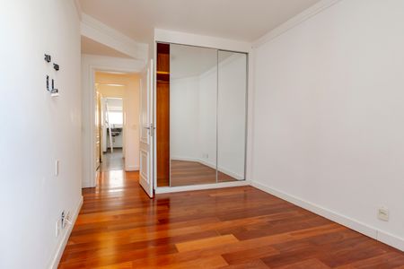 Apartamento à venda com 240m², 3 quartos e 3 vagas Apartamento à venda com 240m², 3 quartos e 3 vagasSuíte 3
