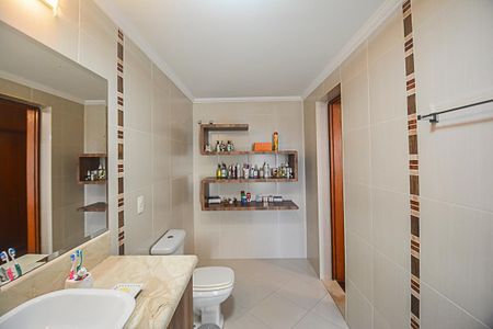 Apartamento à venda com 221m², 4 quartos e 3 vagas Apartamento à venda com 221m², 4 quartos e 3 vagasBanheiro da Suíte