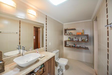 Apartamento à venda com 221m², 4 quartos e 3 vagas Apartamento à venda com 221m², 4 quartos e 3 vagasBanheiro da Suíte