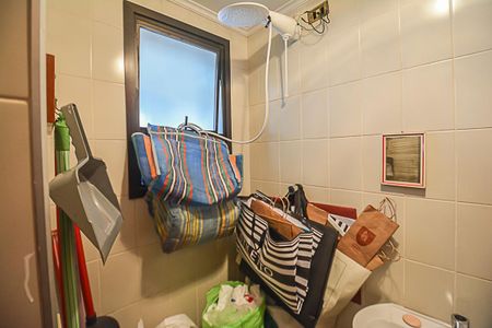 Apartamento à venda com 221m², 4 quartos e 3 vagas Apartamento à venda com 221m², 4 quartos e 3 vagasBanheiro de serviço