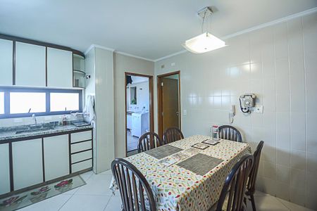 Apartamento à venda com 221m², 4 quartos e 3 vagas Apartamento à venda com 221m², 4 quartos e 3 vagasCozinha