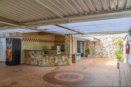 Apartamento à venda com 221m², 4 quartos e 3 vagas Apartamento à venda com 221m², 4 quartos e 3 vagasÁrea comum - Churrasqueira