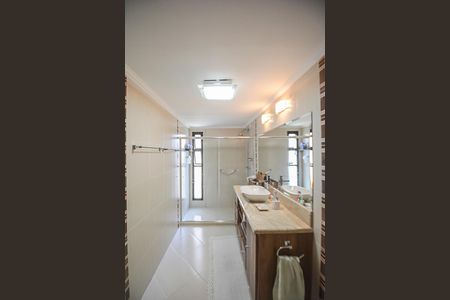 Apartamento à venda com 221m², 4 quartos e 3 vagas Apartamento à venda com 221m², 4 quartos e 3 vagasBanheiro da Suíte