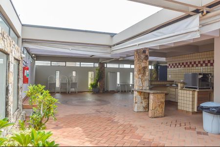 Apartamento à venda com 221m², 4 quartos e 3 vagas Apartamento à venda com 221m², 4 quartos e 3 vagasÁrea comum - Churrasqueira