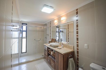 Apartamento à venda com 221m², 4 quartos e 3 vagas Apartamento à venda com 221m², 4 quartos e 3 vagasBanheiro da Suíte