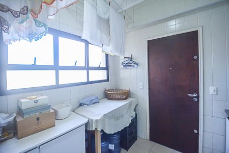 Apartamento à venda com 221m², 4 quartos e 3 vagas Apartamento à venda com 221m², 4 quartos e 3 vagasÁrea de Serviço