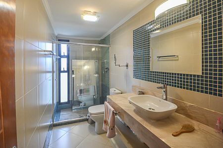 Apartamento à venda com 221m², 4 quartos e 3 vagas Apartamento à venda com 221m², 4 quartos e 3 vagasBanheiro Social