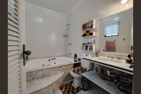 Casa de condomínio à venda com 250m², 5 quartos e 2 vagasBanheiro da Suíte 1