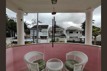 Casa de condomínio à venda com 250m², 5 quartos e 2 vagasSuíte 1 Varanda