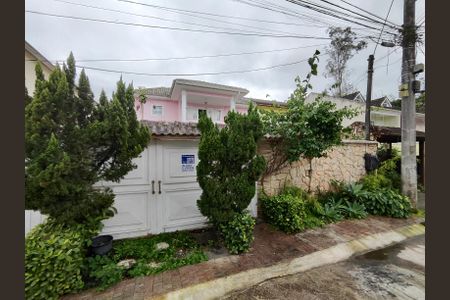 Casa de condomínio à venda com 250m², 5 quartos e 2 vagasFachada