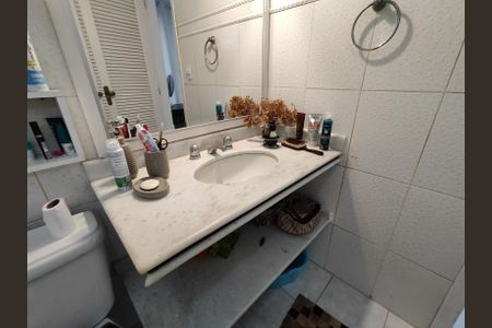 Casa de condomínio à venda com 250m², 5 quartos e 2 vagasBanheiro da Suíte 1