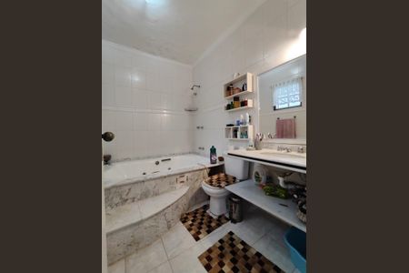 Casa de condomínio à venda com 250m², 5 quartos e 2 vagasBanheiro da Suíte 1