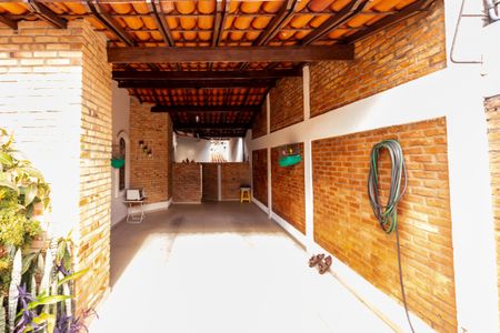 Casa à venda com 360m², 5 quartos e 2 vagas Casa à venda com 360m², 5 quartos e 2 vagasGaragem