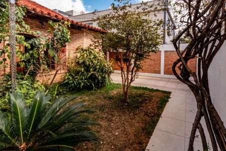 Casa à venda com 360m², 5 quartos e 2 vagas Casa à venda com 360m², 5 quartos e 2 vagasÁrea comum
