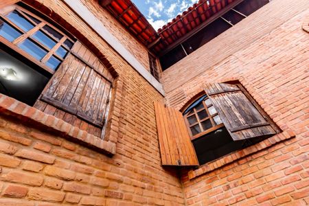 Casa à venda com 360m², 5 quartos e 2 vagas Casa à venda com 360m², 5 quartos e 2 vagasFachada da Casa