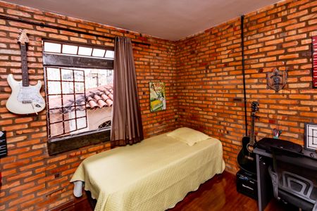 Casa à venda com 360m², 5 quartos e 2 vagas Casa à venda com 360m², 5 quartos e 2 vagasQuarto 1